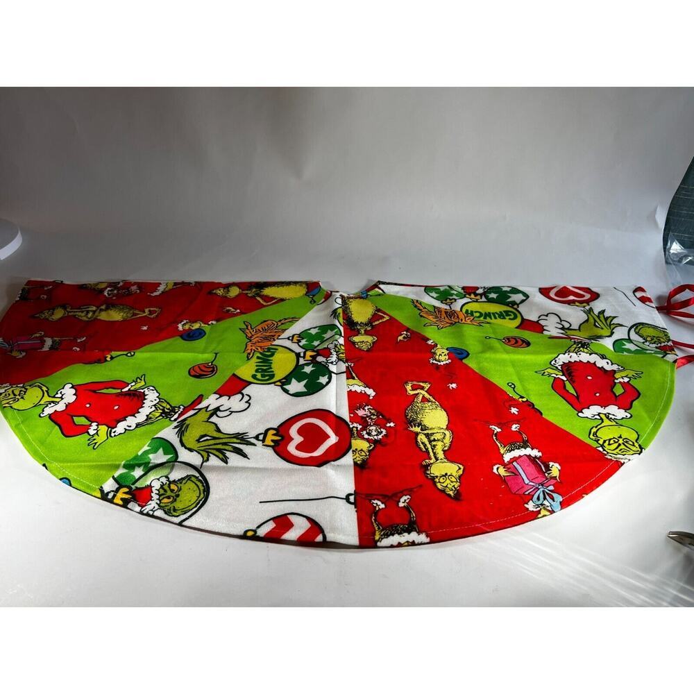 Dr Seuss GRINCH Christmas Tree Skirt Whimsical Design NEW 35" Round NEW